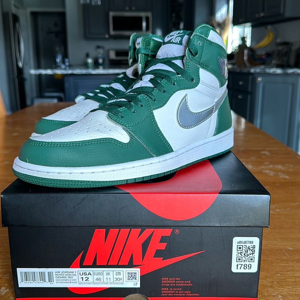 Jordan 1 Basketball shoes.